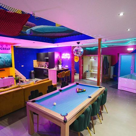 Capsule Boogie-Woogie - Jacuzzi - Sauna - Billard - Jeux - Ecran Geant - Filet Suspendu - Netflix La Louvière Exteriör bild