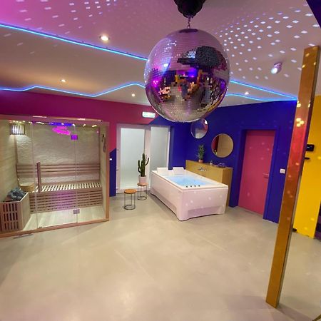 Capsule Boogie-Woogie - Jacuzzi - Sauna - Billard - Jeux - Ecran Geant - Filet Suspendu - Netflix La Louvière Exteriör bild