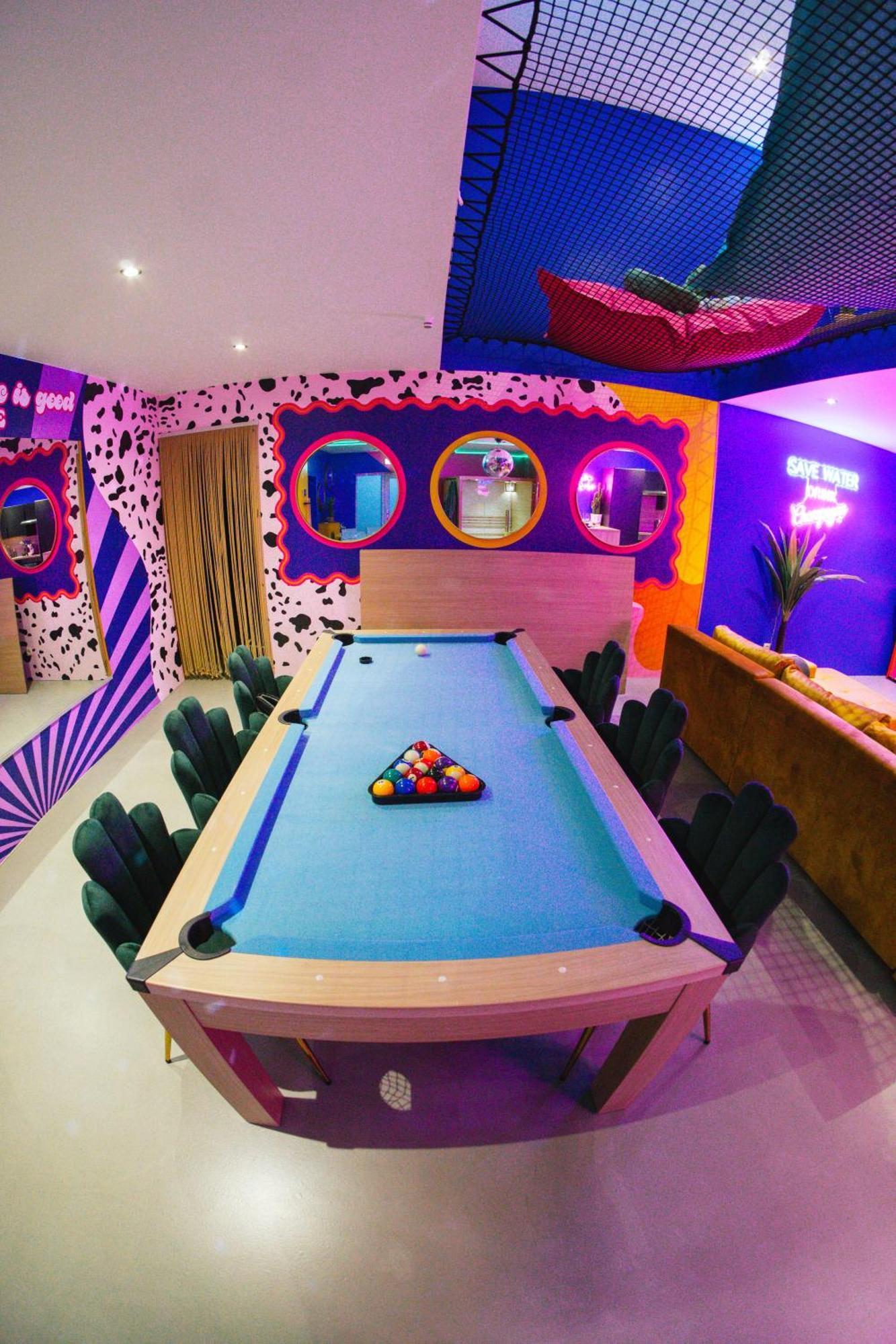 Capsule Boogie-Woogie - Jacuzzi - Sauna - Billard - Jeux - Ecran Geant - Filet Suspendu - Netflix La Louvière Exteriör bild