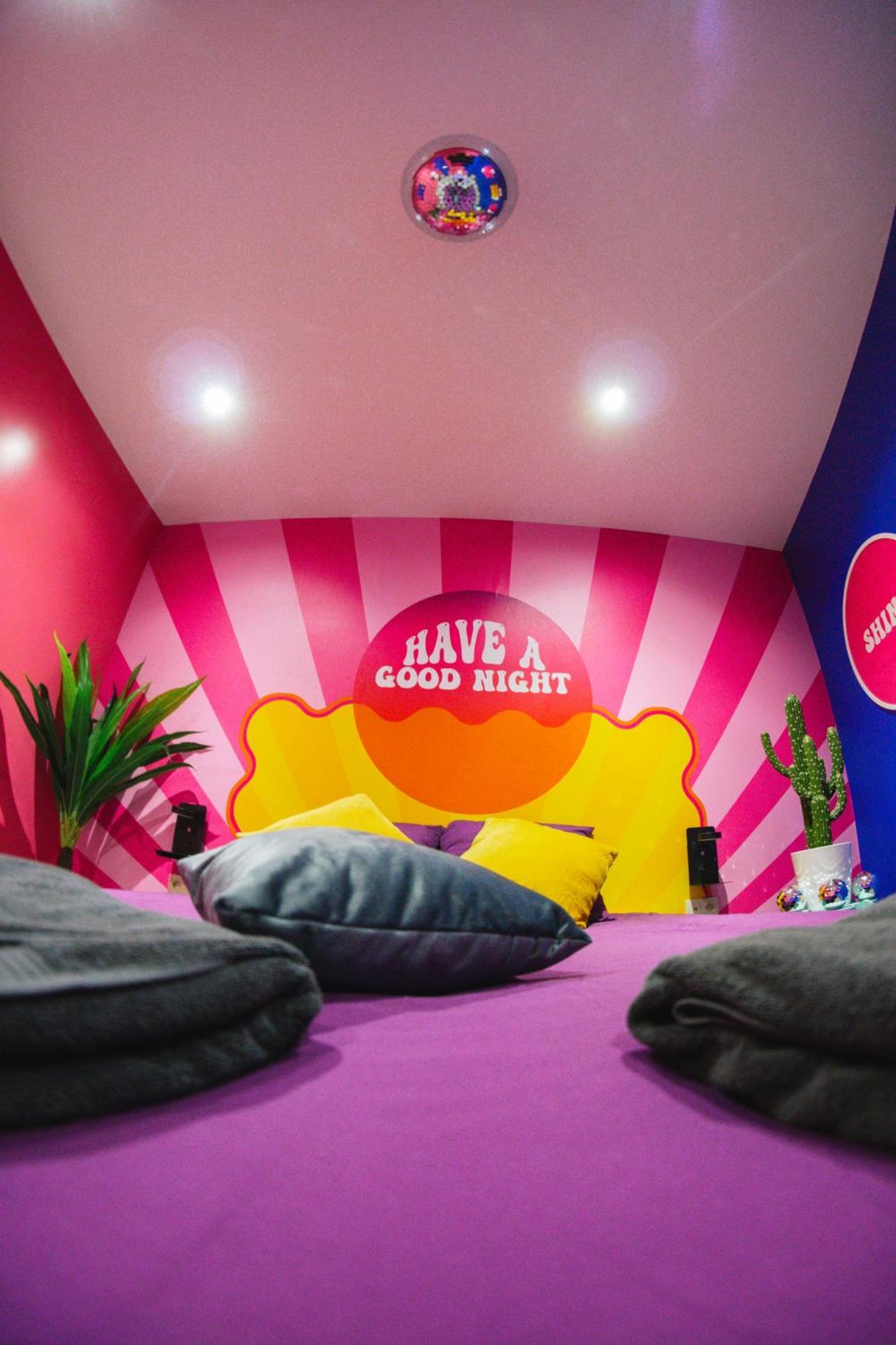 Capsule Boogie-Woogie - Jacuzzi - Sauna - Billard - Jeux - Ecran Geant - Filet Suspendu - Netflix La Louvière Exteriör bild