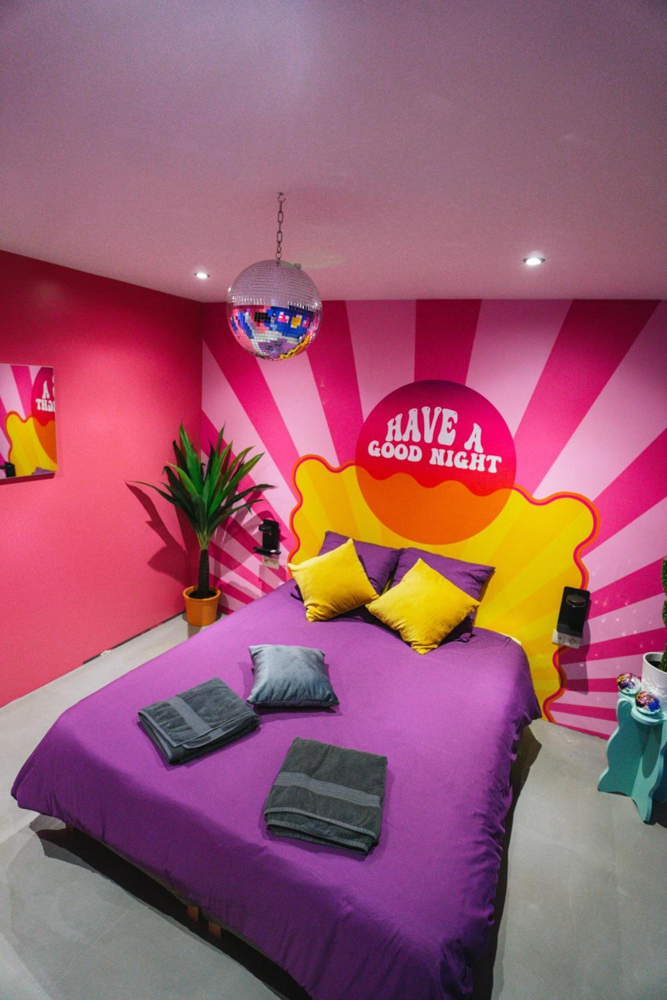 Capsule Boogie-Woogie - Jacuzzi - Sauna - Billard - Jeux - Ecran Geant - Filet Suspendu - Netflix La Louvière Exteriör bild