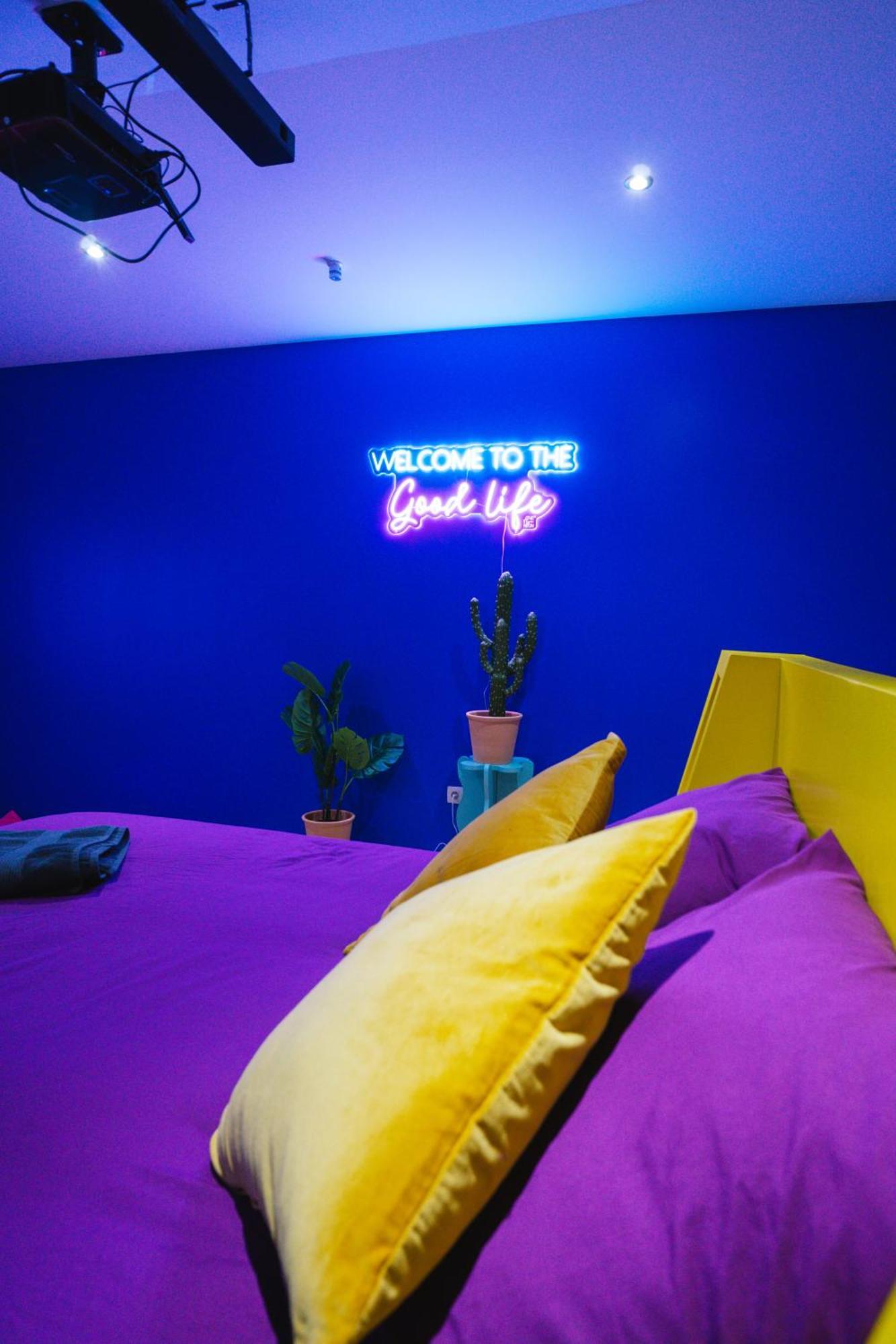 Capsule Boogie-Woogie - Jacuzzi - Sauna - Billard - Jeux - Ecran Geant - Filet Suspendu - Netflix La Louvière Exteriör bild