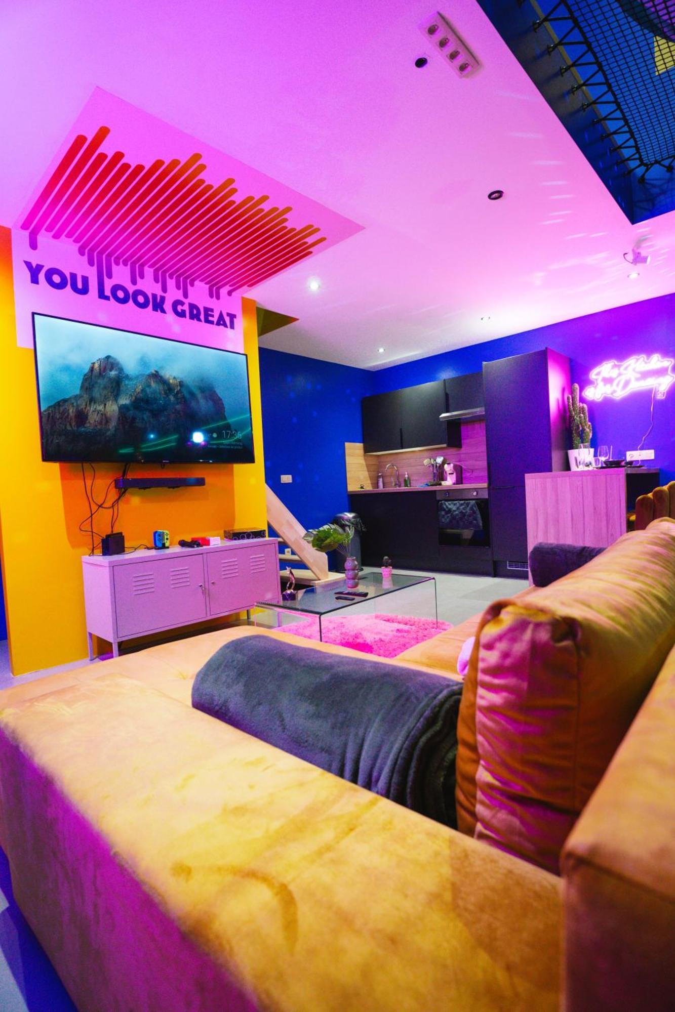 Capsule Boogie-Woogie - Jacuzzi - Sauna - Billard - Jeux - Ecran Geant - Filet Suspendu - Netflix La Louvière Exteriör bild