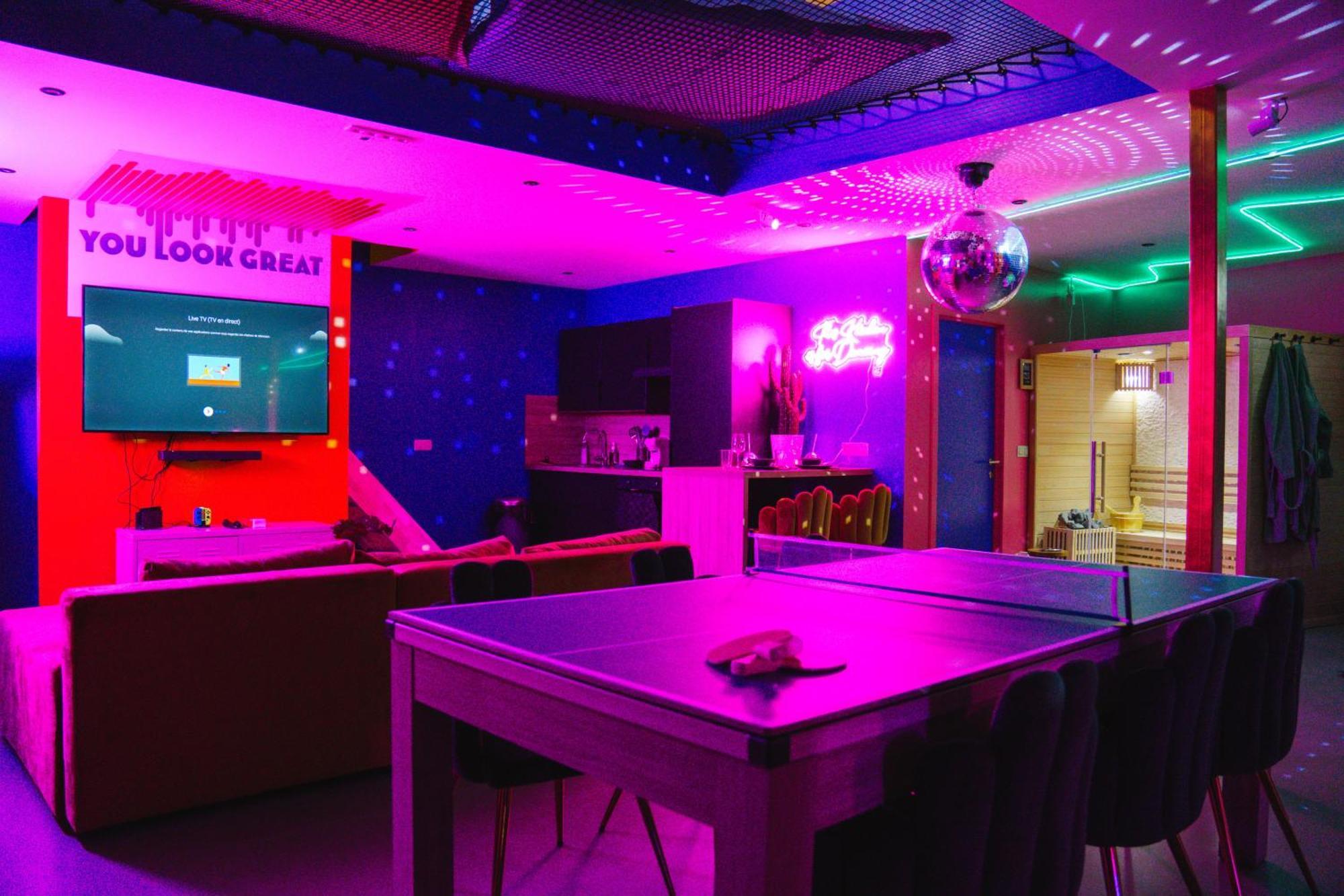 Capsule Boogie-Woogie - Jacuzzi - Sauna - Billard - Jeux - Ecran Geant - Filet Suspendu - Netflix La Louvière Exteriör bild