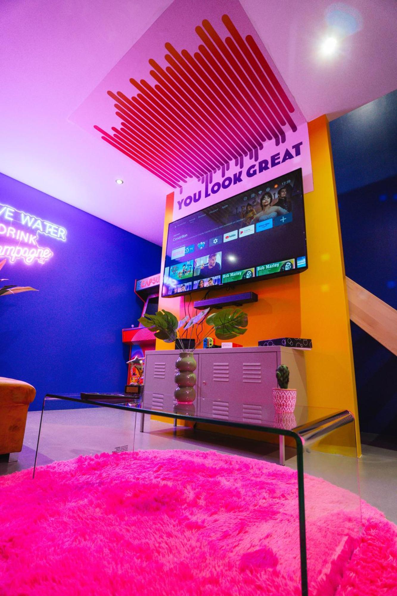 Capsule Boogie-Woogie - Jacuzzi - Sauna - Billard - Jeux - Ecran Geant - Filet Suspendu - Netflix La Louvière Exteriör bild