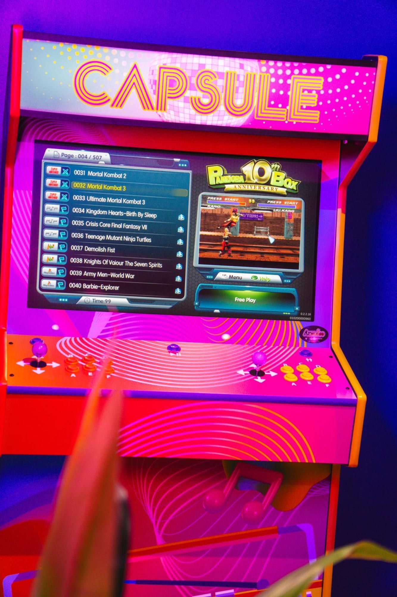 Capsule Boogie-Woogie - Jacuzzi - Sauna - Billard - Jeux - Ecran Geant - Filet Suspendu - Netflix La Louvière Exteriör bild